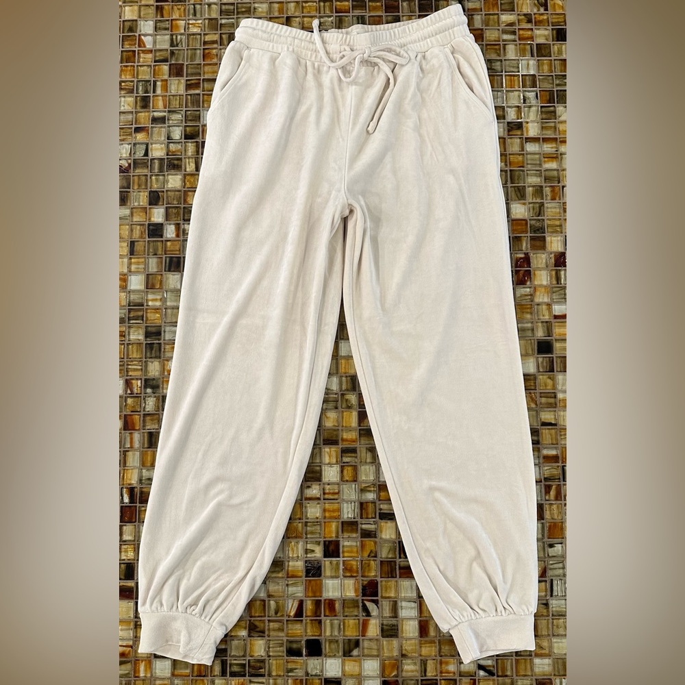 NWT Lou & Grey Joggers~Medium~’Fluffy Marshmallow’~Ivory/Lt Cream Color~$68 - Picture 7 of 10